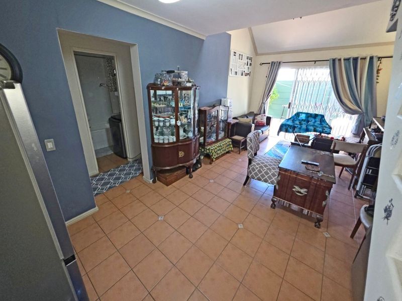 Modern Loft-Style 3-Bedroom Townhouse in The Lofts, Parklands – Light, Space & Style - Photo 3