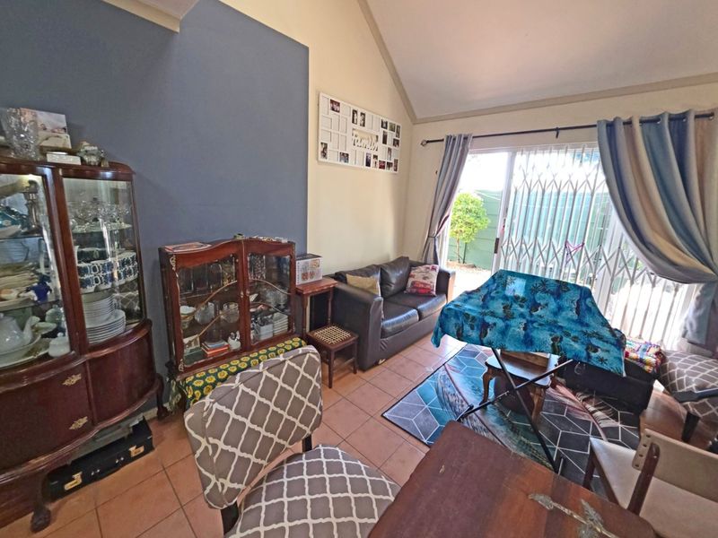 Modern Loft-Style 3-Bedroom Townhouse in The Lofts, Parklands – Light, Space & Style - Photo 9