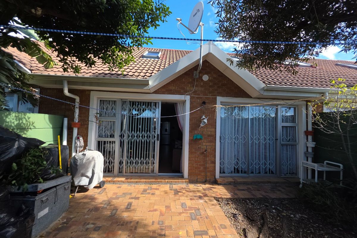 Modern Loft-Style 3-Bedroom Townhouse in The Lofts, Parklands – Light, Space & Style - Photo 4