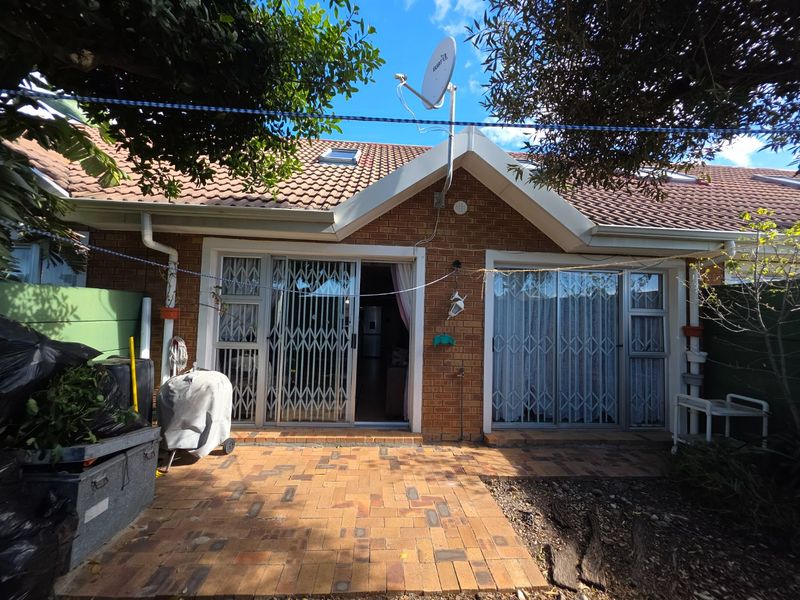 Modern Loft-Style 3-Bedroom Townhouse in The Lofts, Parklands – Light, Space & Style - Photo 4