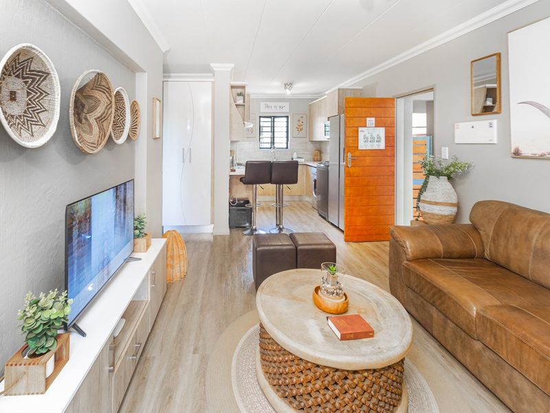 First Floor Unit for SALE, No TRANSFER Duty  - Photo 5