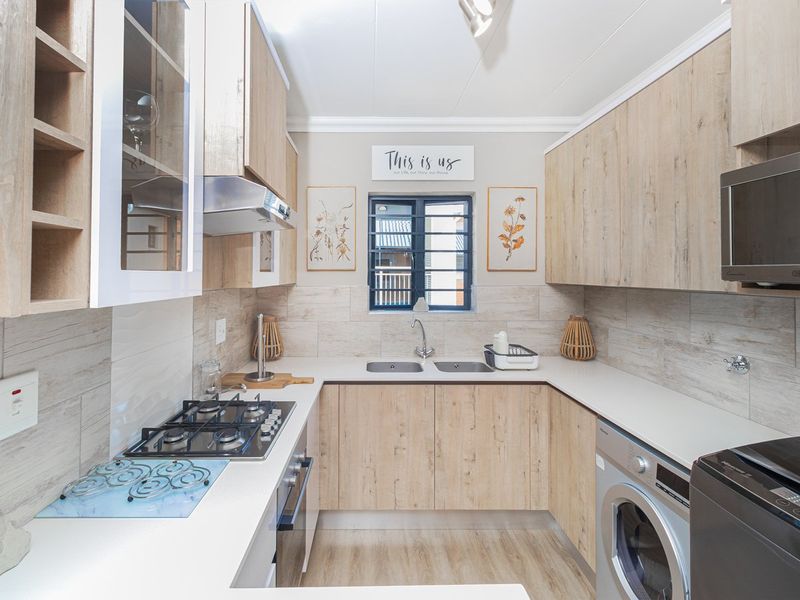 First Floor Unit for SALE, No TRANSFER Duty  - Photo 4