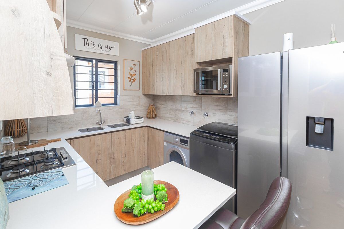 First Floor Unit for SALE, No TRANSFER Duty  - Photo 2