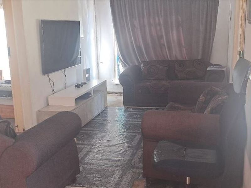 Beautiful Family Home with Modern Amenities - Photo 2