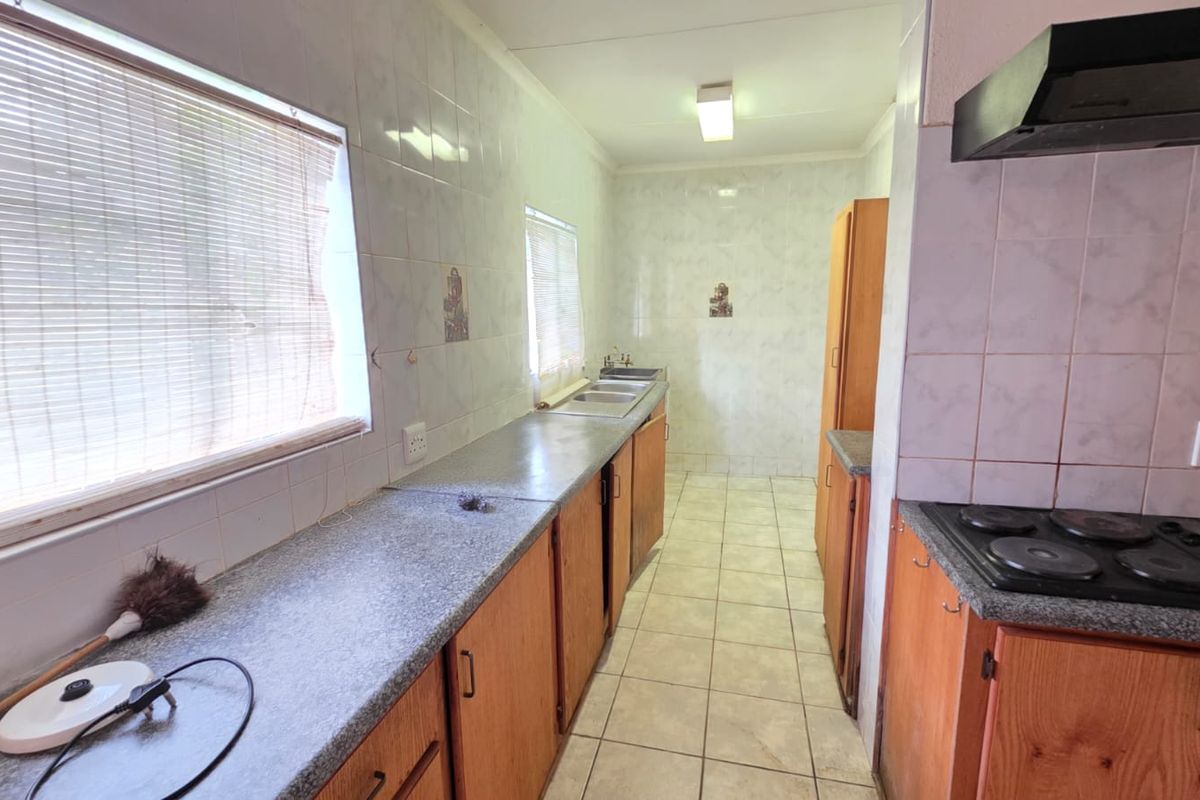 2 Bedroom Townhouse in Meiringspark - Photo 5