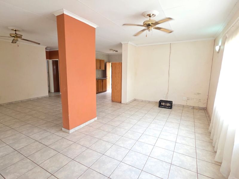 2 Bedroom Townhouse in Meiringspark - Photo 7