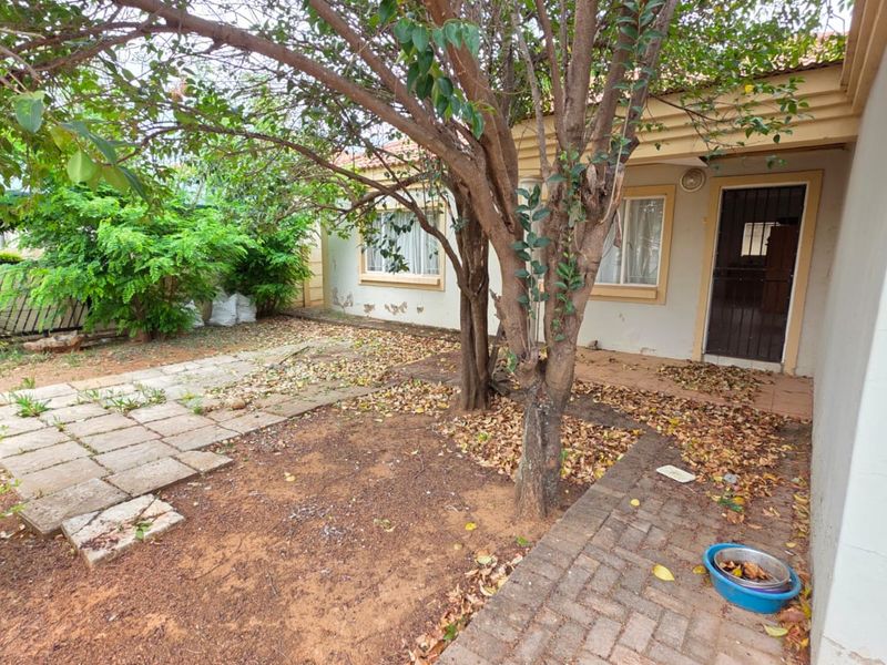 2 Bedroom Townhouse in Meiringspark - Photo 1