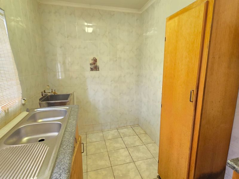 2 Bedroom Townhouse in Meiringspark - Photo 10