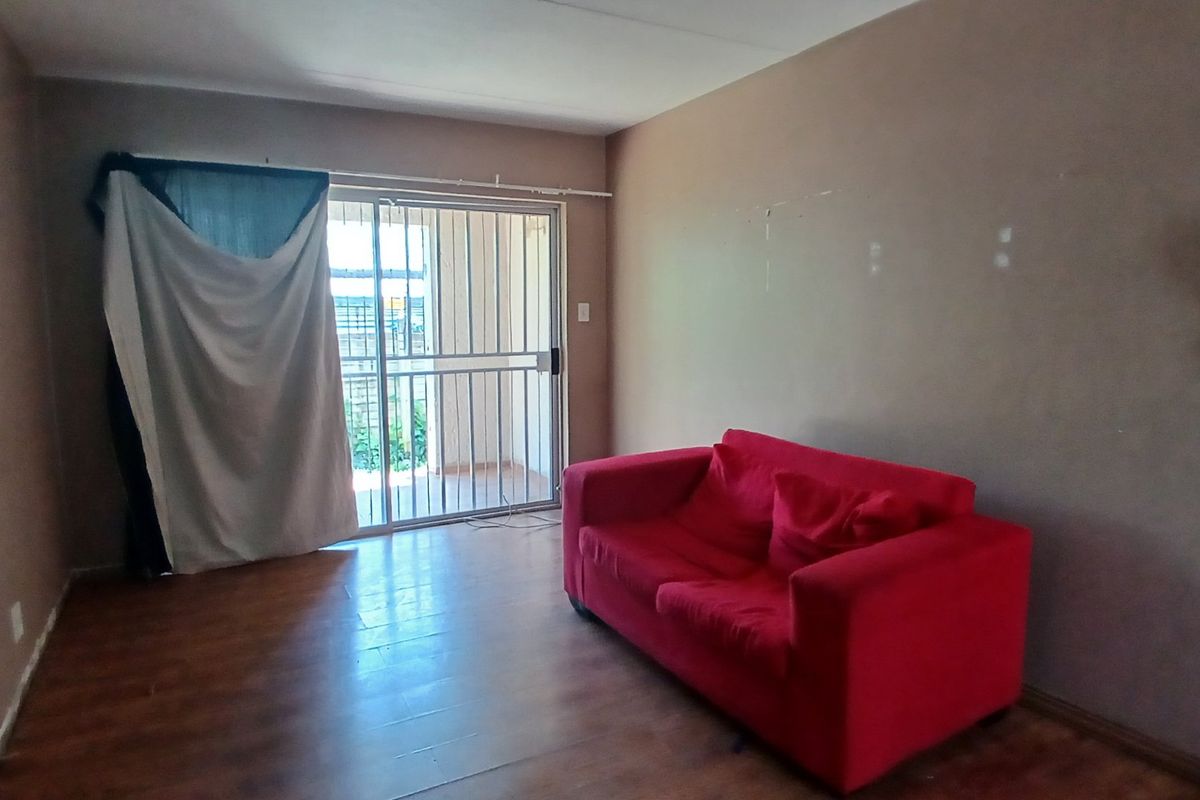 Ground-Floor Apartment with Potential for investors or Young couple. - Photo 3