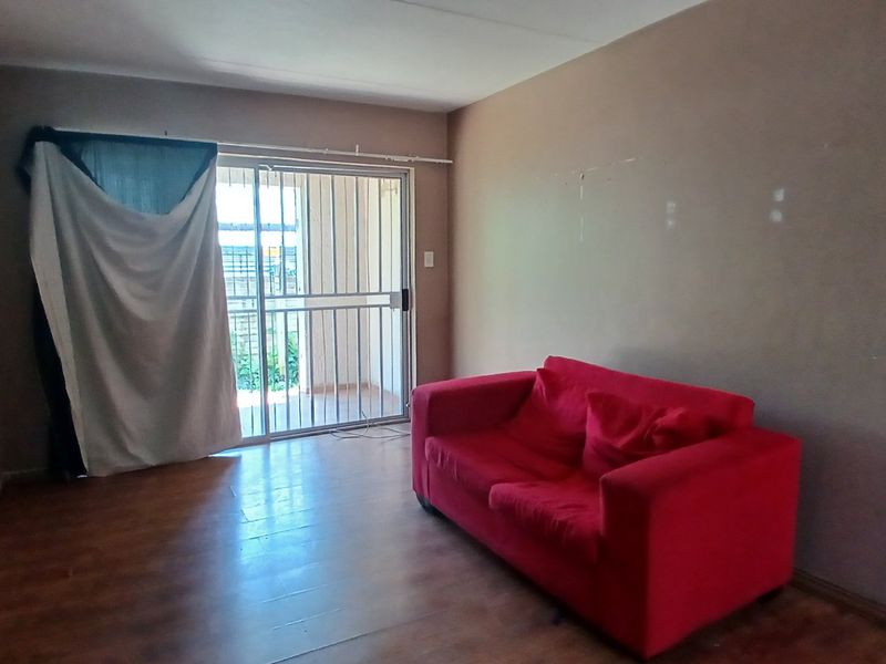 Ground-Floor Apartment with Potential for investors or Young couple. - Photo 3