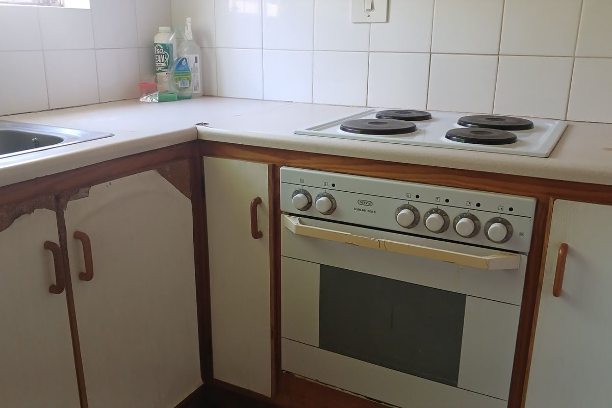 Ground-Floor Apartment with Potential for investors or Young couple. - Photo 5