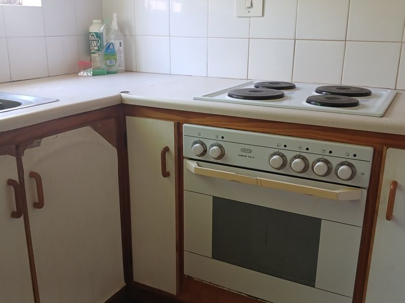 Ground-Floor Apartment with Potential for investors or Young couple. - Photo 5