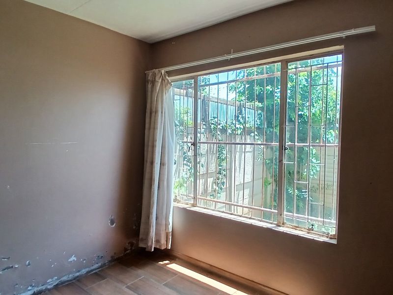 Ground-Floor Apartment with Potential for investors or Young couple. - Photo 9