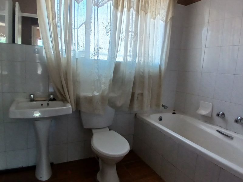 Ground-Floor Apartment with Potential for investors or Young couple. - Photo 10