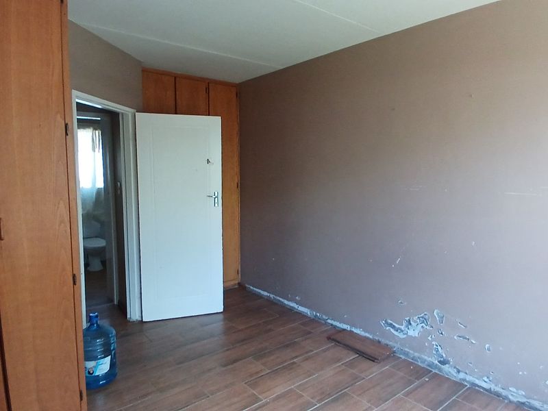 Ground-Floor Apartment with Potential for investors or Young couple. - Photo 7