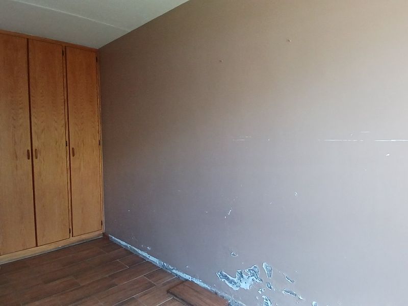 Ground-Floor Apartment with Potential for investors or Young couple. - Photo 8