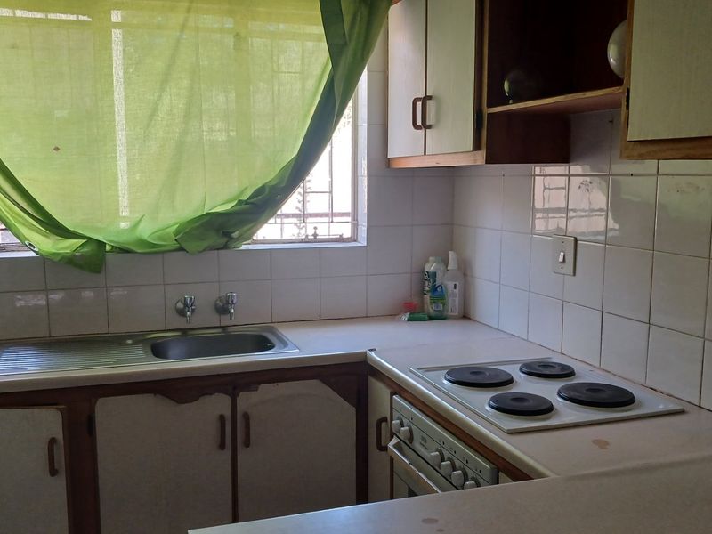 Ground-Floor Apartment with Potential for investors or Young couple. - Photo 6