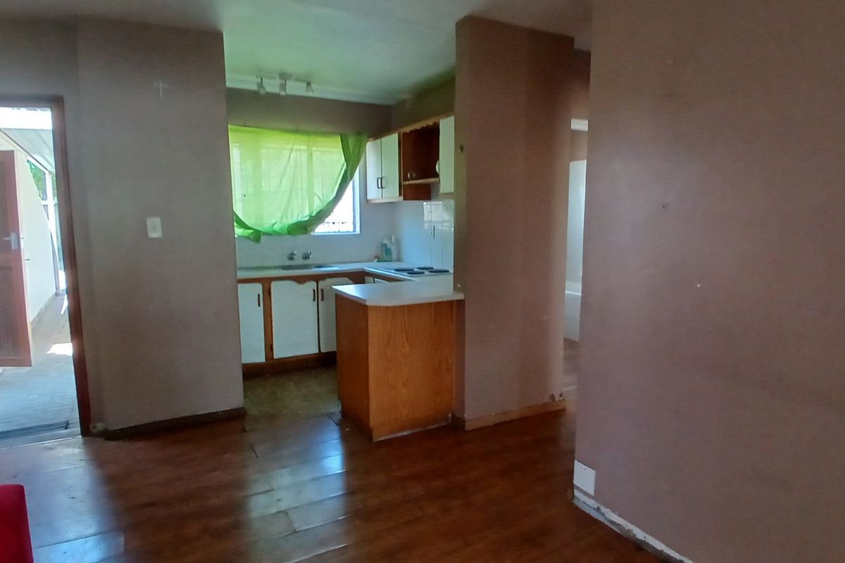 Ground-Floor Apartment with Potential for investors or Young couple. - Photo 4