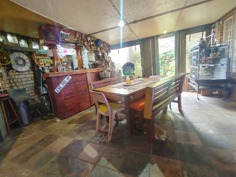 Reduced Price! Spacious & Pet-Friendly 2-Bedroom Simplex with Large Private Garden - Photo 6