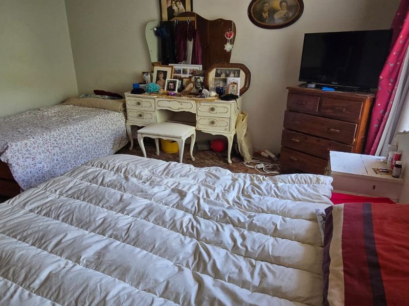 Spacious 5-Bedroom Family Home – Perfect for the Brady Bunch! - Photo 10