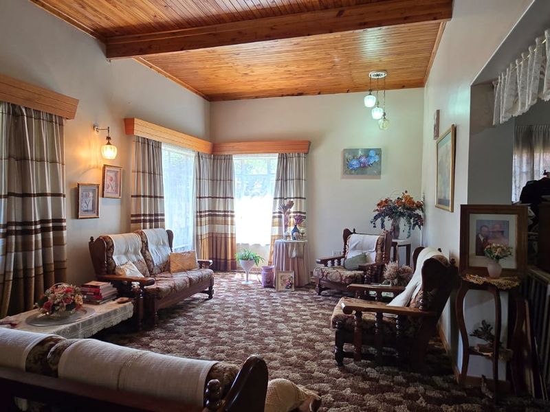 Spacious 5-Bedroom Family Home – Perfect for the Brady Bunch! - Photo 9