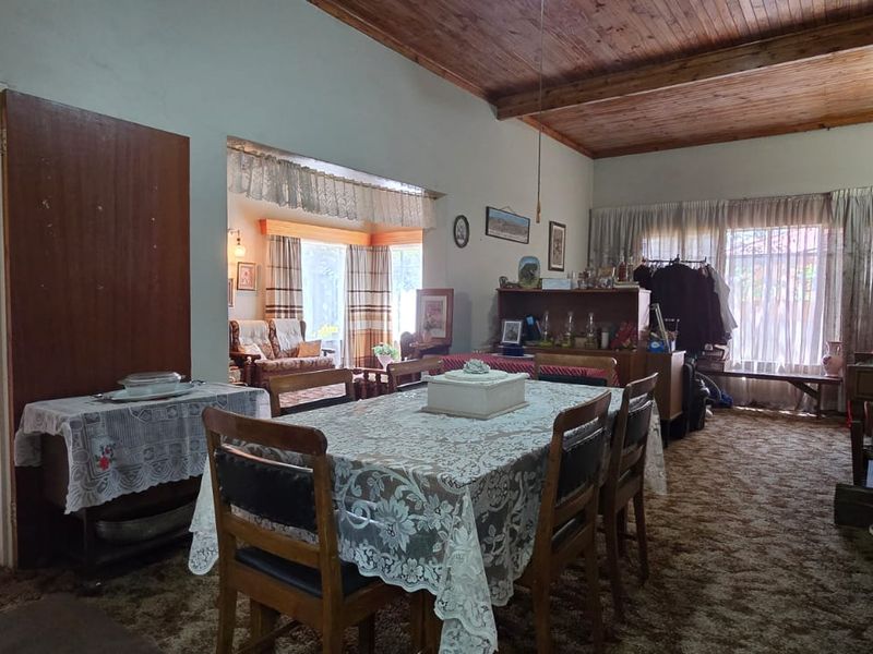 Spacious 5-Bedroom Family Home – Perfect for the Brady Bunch! - Photo 8