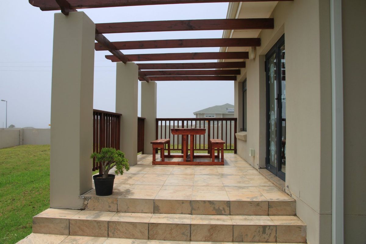 Kidds Beach, the perfect place to raise your family. - Photo 2