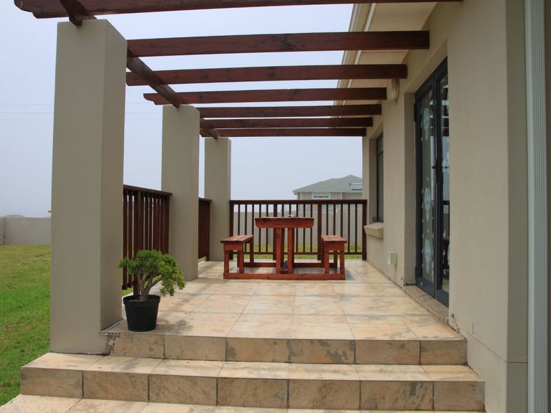 Kidds Beach, the perfect place to raise your family. - Photo 2