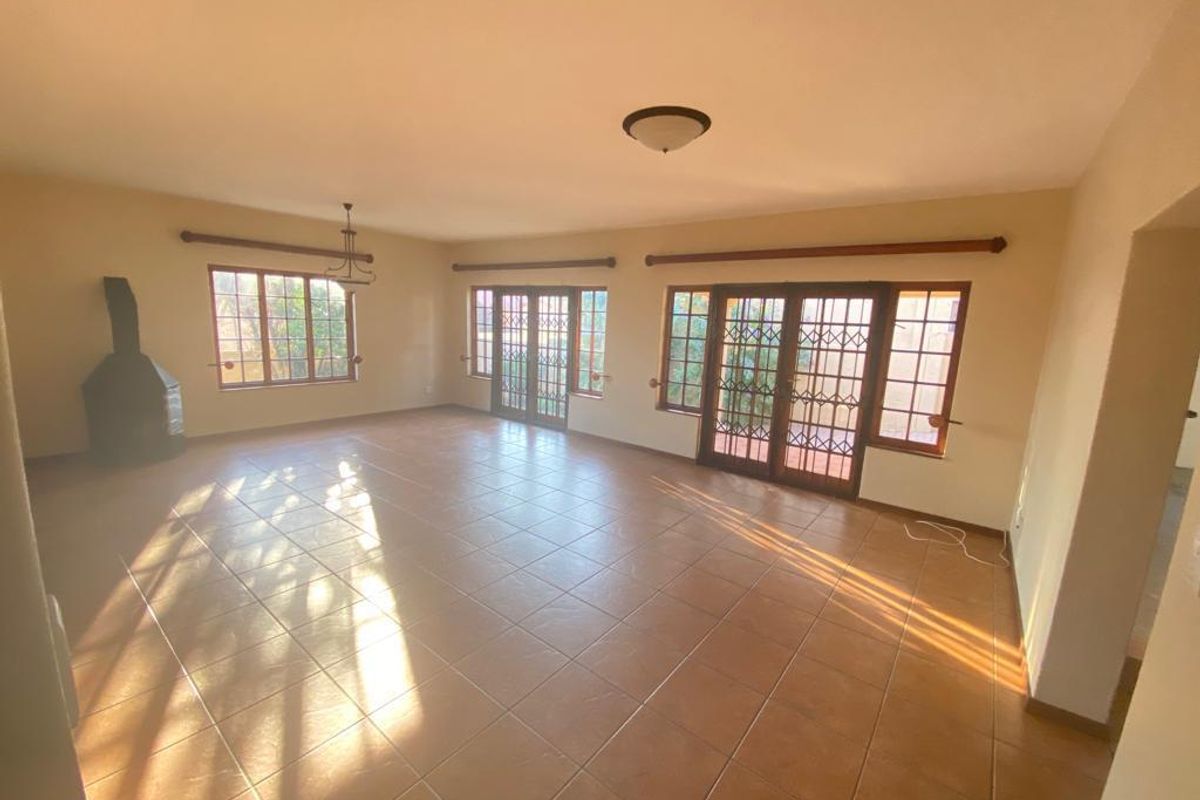 3 Bedroom 2.5 Bathroom Townhouse For Sale - Photo 5