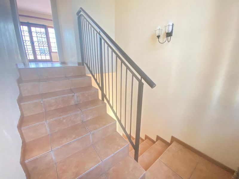 3 Bedroom 2.5 Bathroom Townhouse For Sale - Photo 9