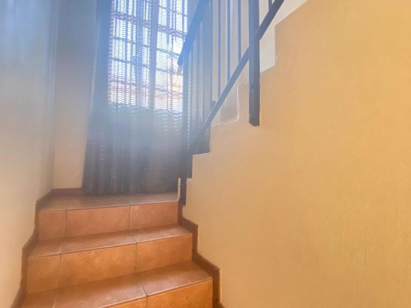 3 Bedroom 2.5 Bathroom Townhouse For Sale - Photo 8