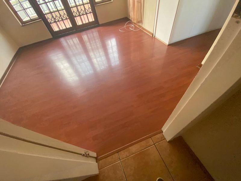 3 Bedroom 2.5 Bathroom Townhouse For Sale - Photo 7