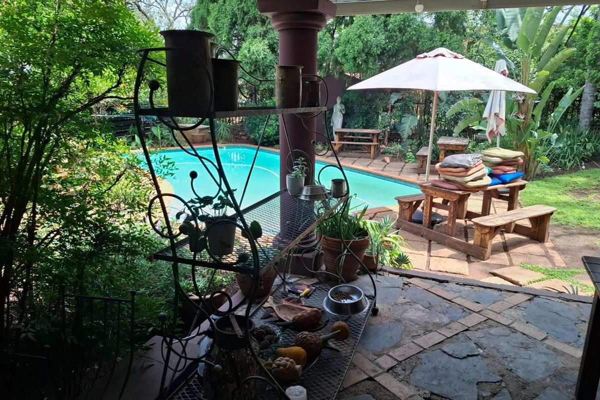 Popular Guesthouse Brooklyn at UP main Gate - Photo 3