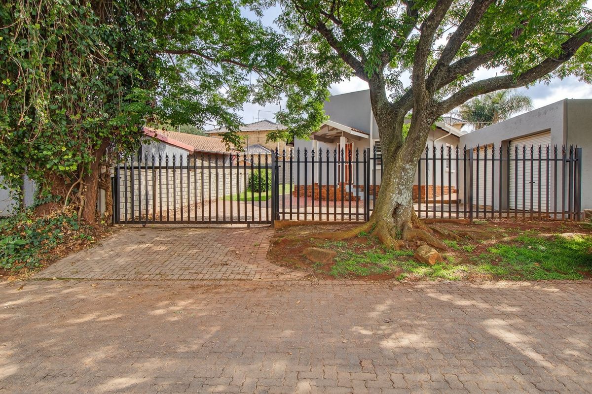 ON SHOW SUNDAY 23 NOVEMBER - 2 TILL 5PM -3 ANGUS PARK TOUCHES STREET WELTEVREDEN PARK - Photo 3