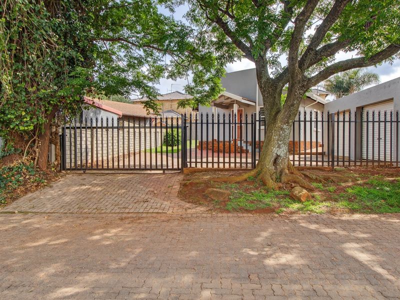 ON SHOW SUNDAY 23 NOVEMBER - 2 TILL 5PM -3 ANGUS PARK TOUCHES STREET WELTEVREDEN PARK - Photo 3