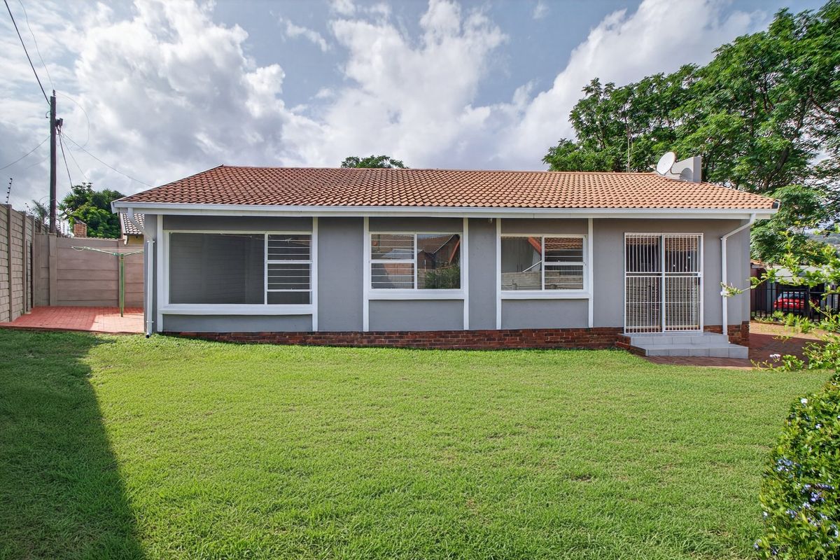 ON SHOW SUNDAY 23 NOVEMBER - 2 TILL 5PM -3 ANGUS PARK TOUCHES STREET WELTEVREDEN PARK - Photo 2