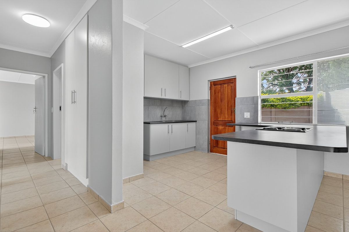 ON SHOW SUNDAY 23 NOVEMBER - 2 TILL 5PM -3 ANGUS PARK TOUCHES STREET WELTEVREDEN PARK - Photo 5