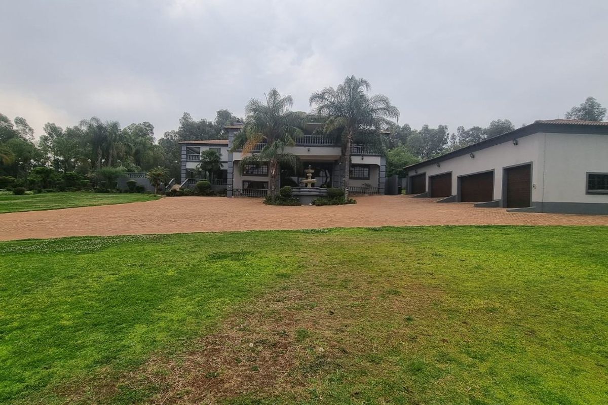 6 Bedrooms 6 Bathrooms 1 Guest Toilet 1 Studio Pool 4 Staff Rooms 7 Garages - Photo 4