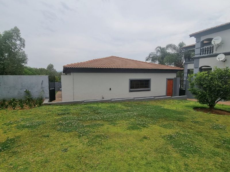 Luxurious Rietfontein Krugersdorp Home with Panoramic Grounds - Photo 10