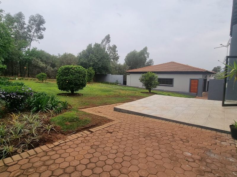 Luxurious Rietfontein Krugersdorp Home with Panoramic Grounds - Photo 9