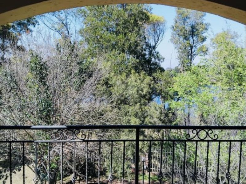 Modern 3-Bedroom Townhouse with Lake Views – Estate Living at Its Best! - Photo 2