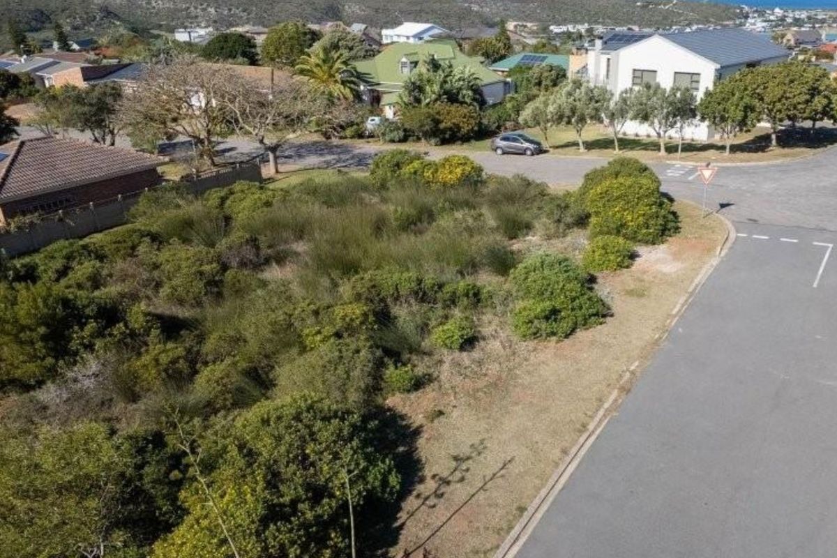 A serene 721 m2 corner plot near the coast - Photo 2