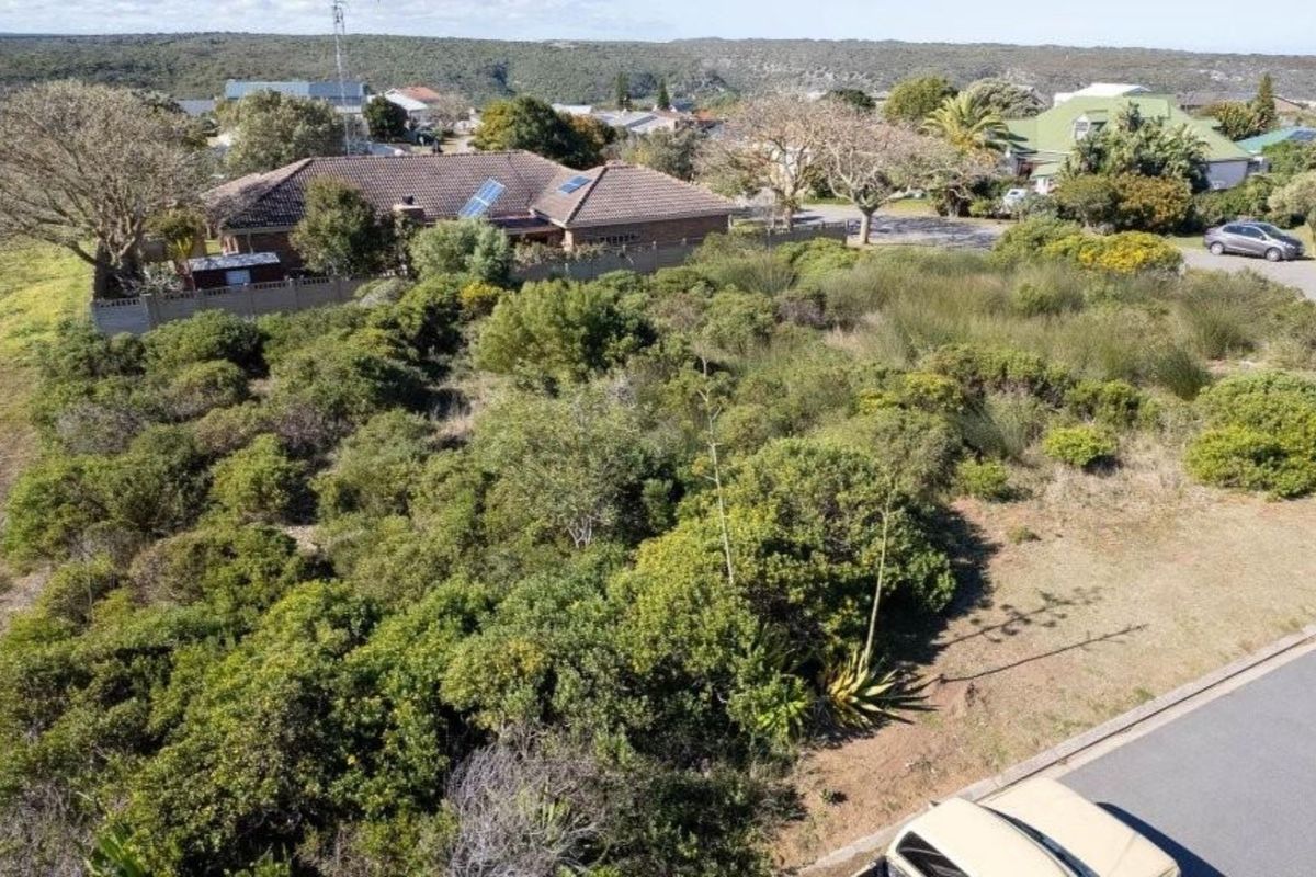 A serene 721 m2 corner plot near the coast - Photo 3