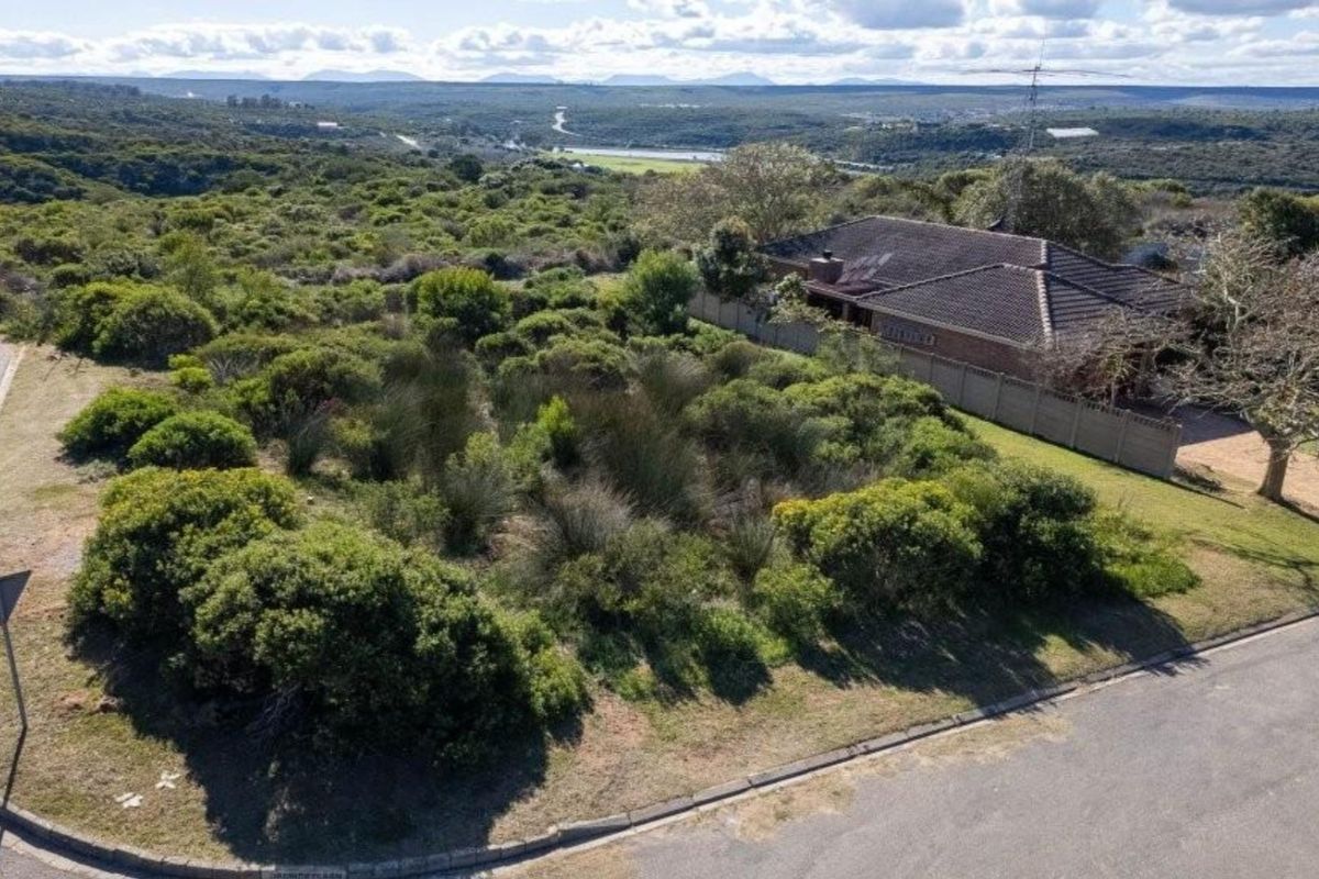 A serene 721 m2 corner plot near the coast - Photo 4