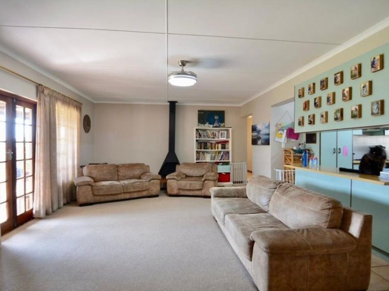 3 Bedroom Family House for Sale in Stilbaai Wes - Photo 8