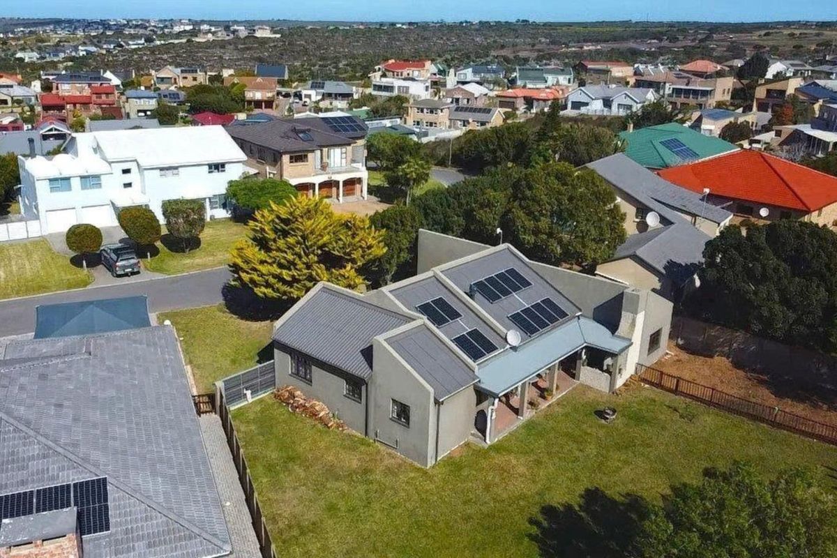 3 Bedroom Family House for Sale in Stilbaai Wes - Photo 5