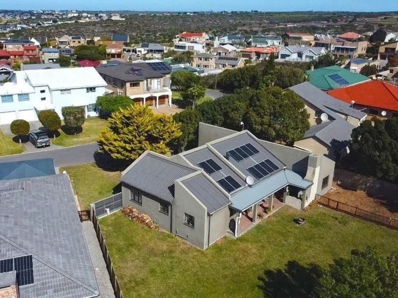 3 Bedroom Family House for Sale in Stilbaai Wes - Photo 5