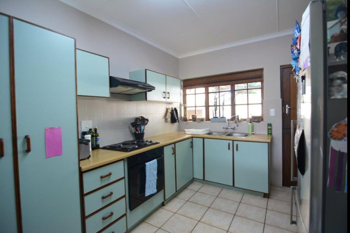 3 Bedroom Family House for Sale in Stilbaai Wes - Photo 3