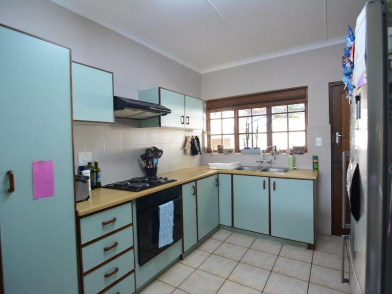 3 Bedroom Family House for Sale in Stilbaai Wes - Photo 3