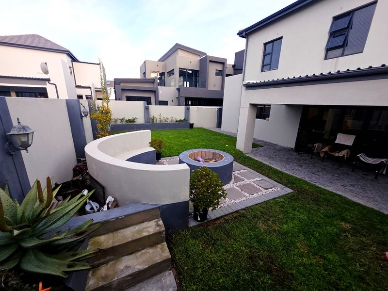 A Grand Family Escape in the Coveted Sagewood Estate - Photo 7